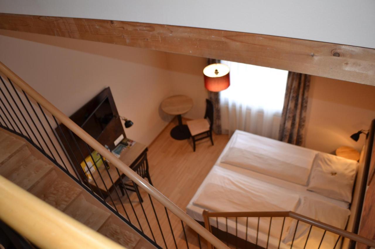 Jufa Hotel Fuerstenfeld Oda fotoğraf